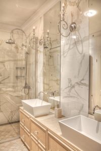 Interior contemporan cu accente coloniale